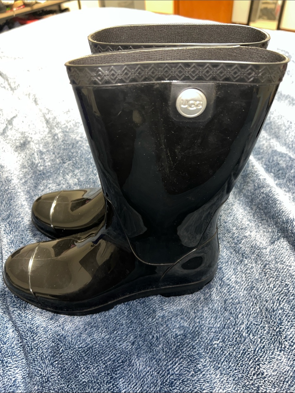 UGG Shiny Black Waterproof Mid-Calf Rain Boots Size 7